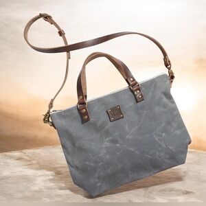 Red House Vermont Grey Canvas Crossbody Day Bag detachable leather straps